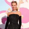 Gaya Glamor Margot Robbie di Premier 