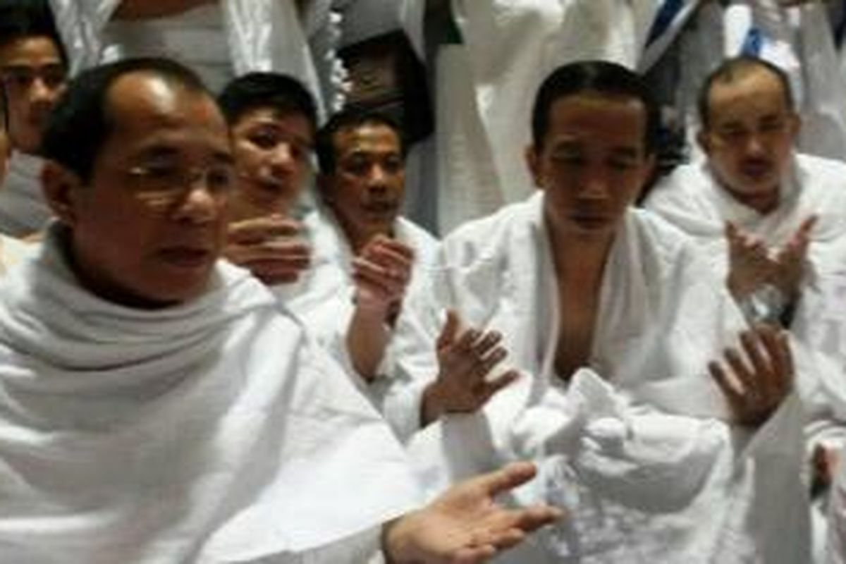 Jokowi saat menunaikan ibadah umrah di Tanah Suci pada Minggu (7/7/2014) tengah malam. Foto diambil dari Facebook fans page Joko Widodo.