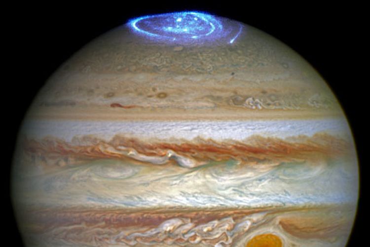 Juno Temukan Gelombang Plasma Aneh di Aurora Jupiter