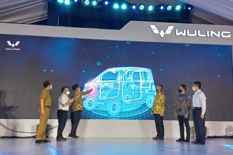 Peresmian produksi perdana mobil listrik Wuling Air ev