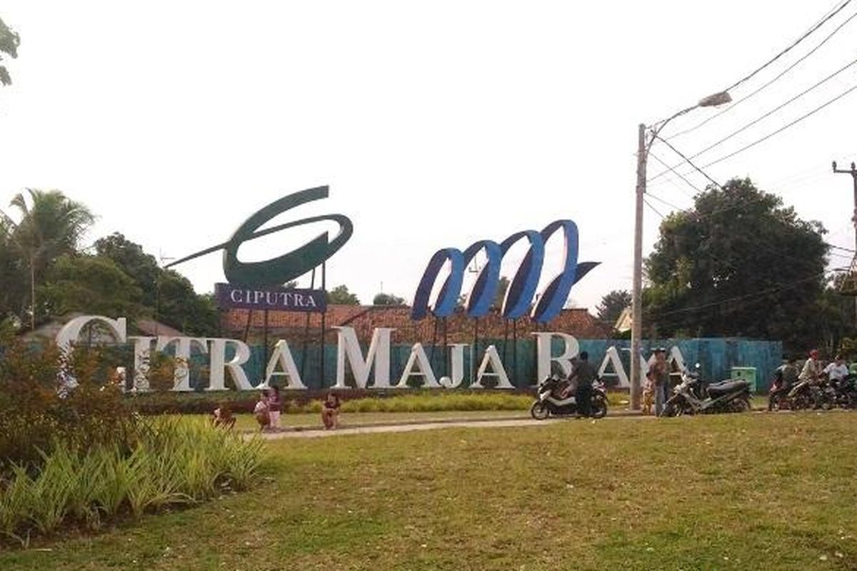 Bagian depan Citra Maja Raya.