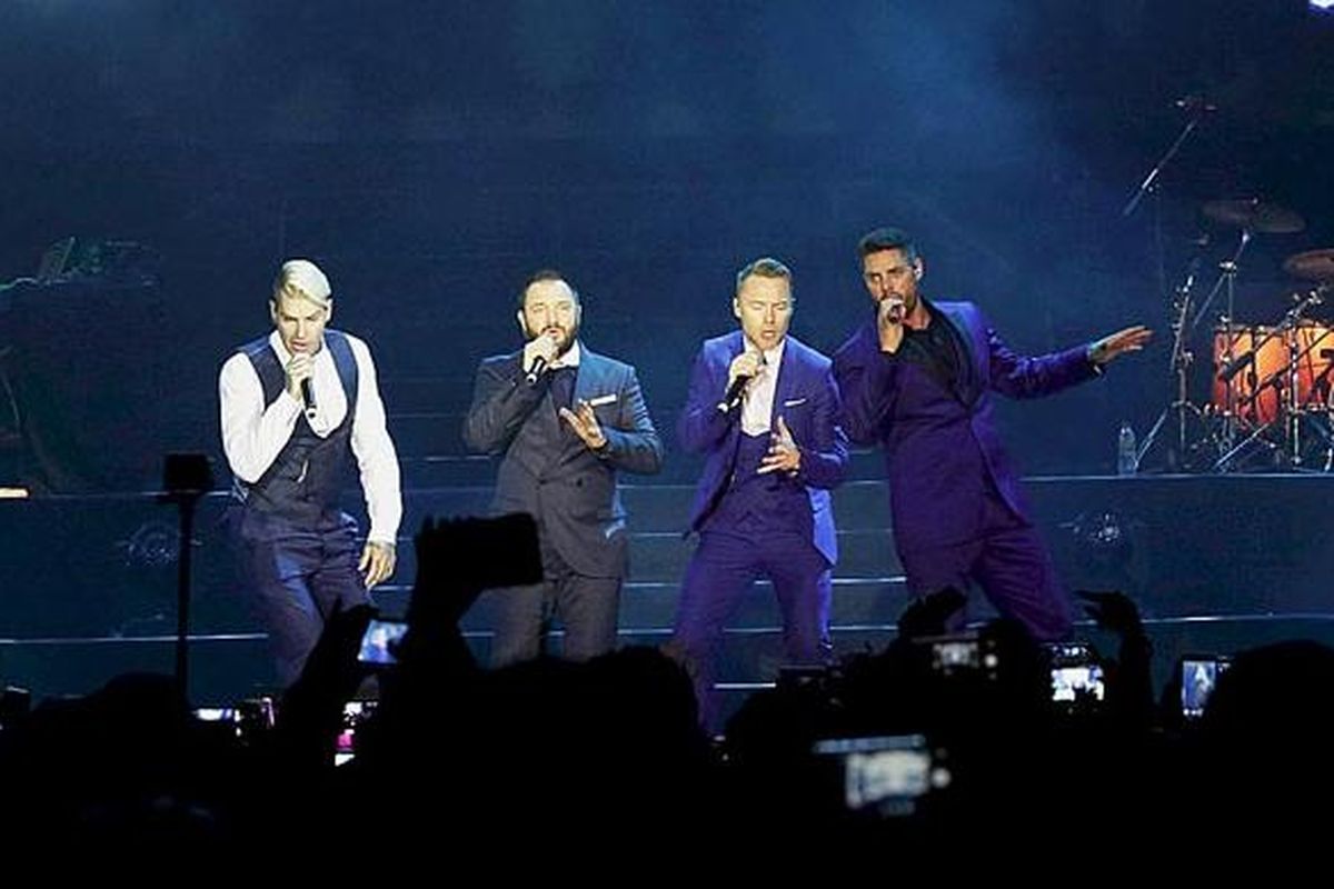 Grup musik Boyzone yang terdiri dari Keith Duffy, Michael Graham, Ronan Keating, dan Shane Lynch mengobati kerinduan pengemarnya dalam konser A Night of Reunion, Boyzone: Back Again No Matter What, di Istora Senayan, Jakarta, Jumat (22/5/2015). Boyband asal Inggris yang terkenal pada era 90an tersebut, hadir kembali setelah 18 tahun yang lalu yaitu pada 1997 pernah menggelar konser di Jakarta. Kali ini mereka membawakan kembali lagu-lagu hits mereka, antara lain Love Me For A Reason, Pictures of You, dan Baby Can I Hold You.