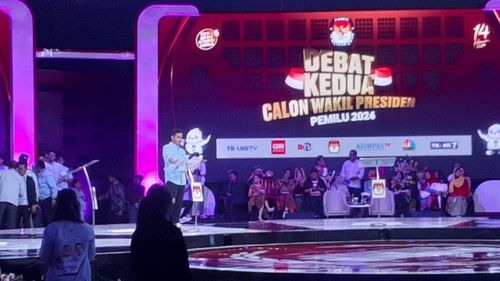 Gibran Tetap di Panggung saat Jeda Segmen Terakhir Debat Cawapres