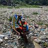 Sampah di Sungai Citarum Diangkut ke TPA Sarimukti