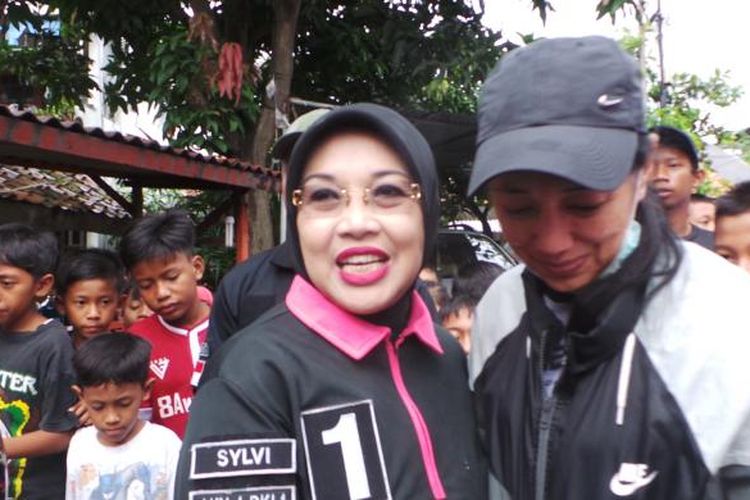 Kampanye calon wakil gubernur DKI Jakarta Sylviana Murni, di RW 01, Semanan, Kalideres, Jakarta Barat, Senin (16/1/2017).