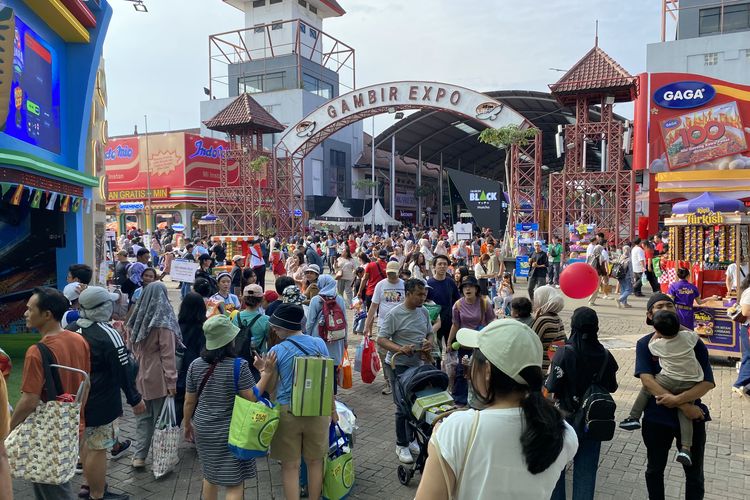 Hari Keempat PRJ 2026 Diserbu Pengunjung, Fenomena Bawa Koper Jadi Sorotan