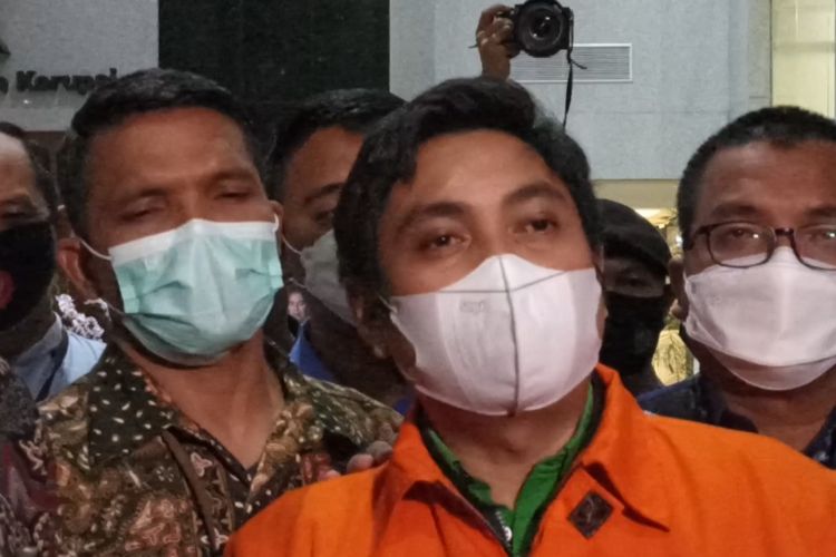 Mantan Bupati Tanah Bumbu, Kalimantan Selatan Mardani H Maming digelandang ke rumah tahanan KPK di Pomdam Jaya Guntur, Kamis (28/7/2022).
