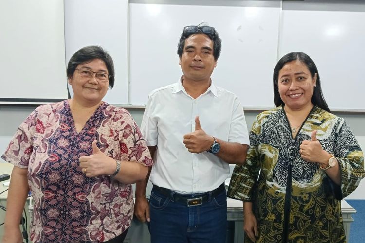 W. Mahestu Noviandra Krisjanti, Ph.D., (kiri) terpilih menjadi Dekan Fakultas Bisnis dan Ekonomika Universitas Atma Jaya Yogyakarta (FBE UAJY).