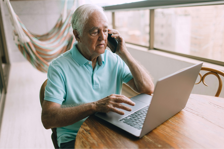 ilustrasi lansia berusia lebih dari 67 tahun bisa tetap bekerja di Jerman dengan insentif dan gaji yang tidak dipotong pajak.