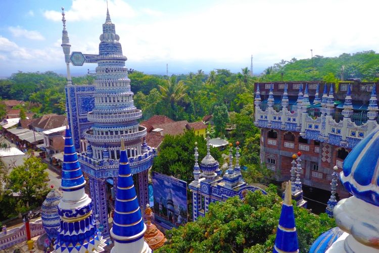 Masjid Tiban memadukan gaya arsitektur Arab, China, dan India