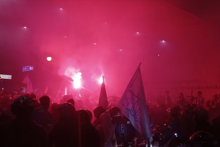 JPO Asia Afrika Jadi Titik Perayaan Bobotoh Rayakan Hattrick Juara Persib