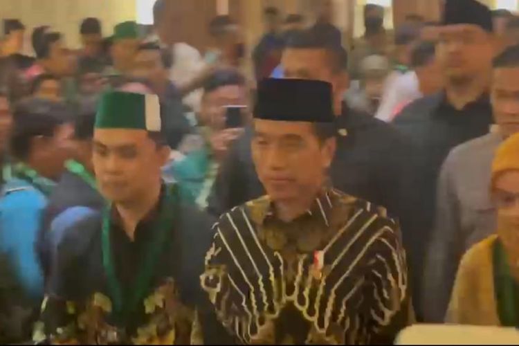 Presiden Joko Widodo resmi membuka Kongres Himpunan Mahasiswa Islam (HMI) di Qubu Resort, Kabupaten Kubu Raya, Kalimantan Barat (Kalbar), Jumat (24/11/2023) malam. 