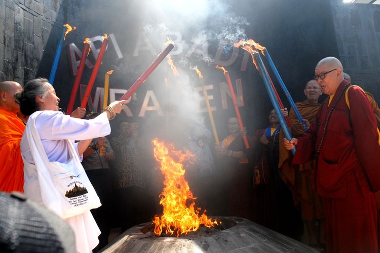 The ritual of taking the fire Dharma Tri Suci Waisak 2563 BE / 2019 in the tourist area Mrapen Eternal Flame in Grobogan, Central Java, on Friday afternoon (5/17/2019). 