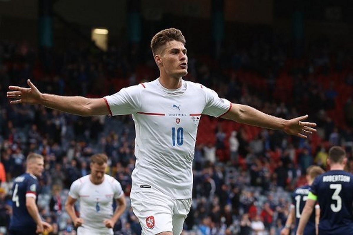 Patrik Schick merayakan golnya pada laga Grup D Euro 2020 yang mempertemukan Skotlandia vs Republik Ceko di Hampden Park, Senin (14/6/2021) malam WIB.