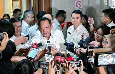Menteri Dalam Negeri Tito Karnavian ditemui di Kompleks Parlemen Senayan, Jakarta, Rabu (13/3/2024).