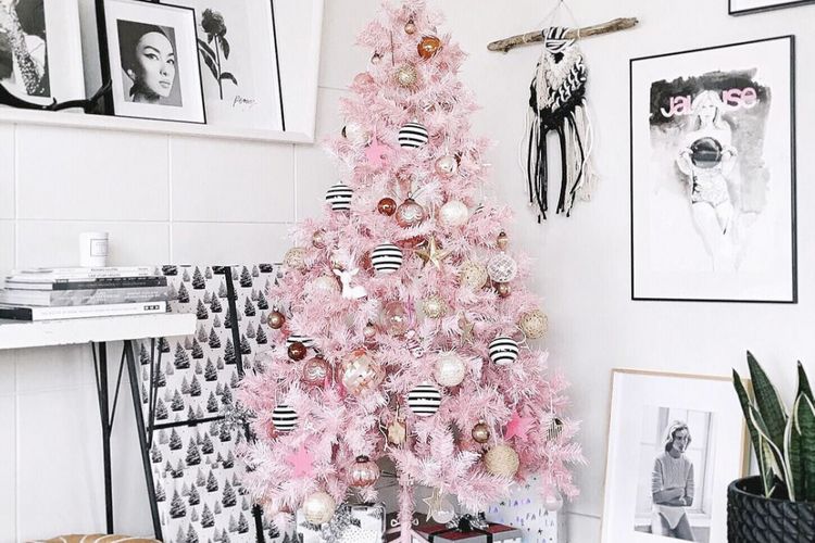 Pohon Natal Pink yang Cantik 
