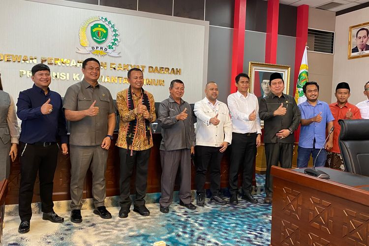 LKPJ Gubernur Kaltim Diterima DPRD, Desakan Hak Angket Berlanjut lewat Aksi Ribuan Massa