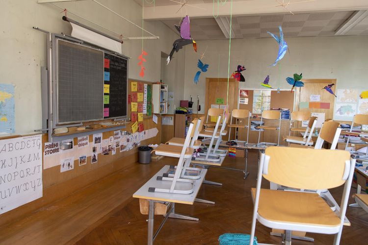  Ruang kelas kosong sekolah College de la Barre terlihat di Lausanne, Swiss, 13 Maret 2020. Sekolah-sekolah di Swiss ditangguhkan selama enam minggu untuk memerangi pandemi Coona-19 Coronavirus. EPA-EFE/JEAN-CHRISTOPHE BOTT