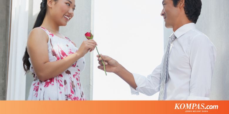 55+ Gambar Romantis Memberi Bunga Terbaik