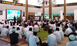 Bupati Anas Ajak Pesapon Saksikan Penandatanganan MoU   