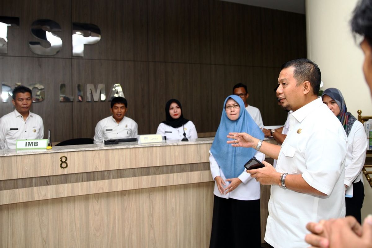 Pj Wali Kota Makassar, M Iqbal S Suhaeb, Kunjungi Dinas Penanaman Modal dan Pelayanan Terpadu Satu Pintu (DPMPTSP) Kota Makassar di Balai Kota, Rabu (15/3/2019).
