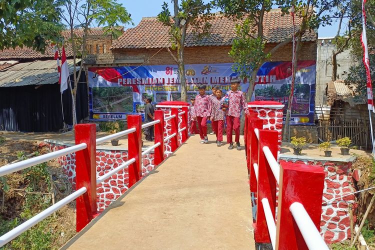 Dulu Takut Lewat Jembatan Bambu, Warga Cicalengka Bandung Lega Kini Aman Melintas
