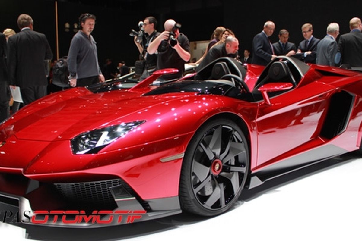 Lamborghini Aventador J yang diperkenalkan pada Geneva Motor Show 2012