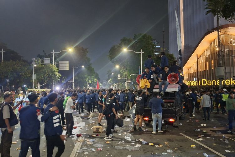Demo Mahasiswa Trisakti Bubar, Jalan Medan Merdeka Selatan Kembali Dibuka