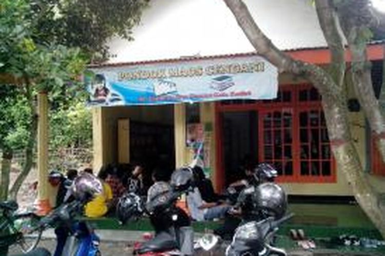 Pondok Maos Cendani di Desa Cendono, Kecamatan Kandat, Kabupaten Kediri, Jawa Timur. Taman Baca ini Muntamah, seorang buruh migran di Hongkong.