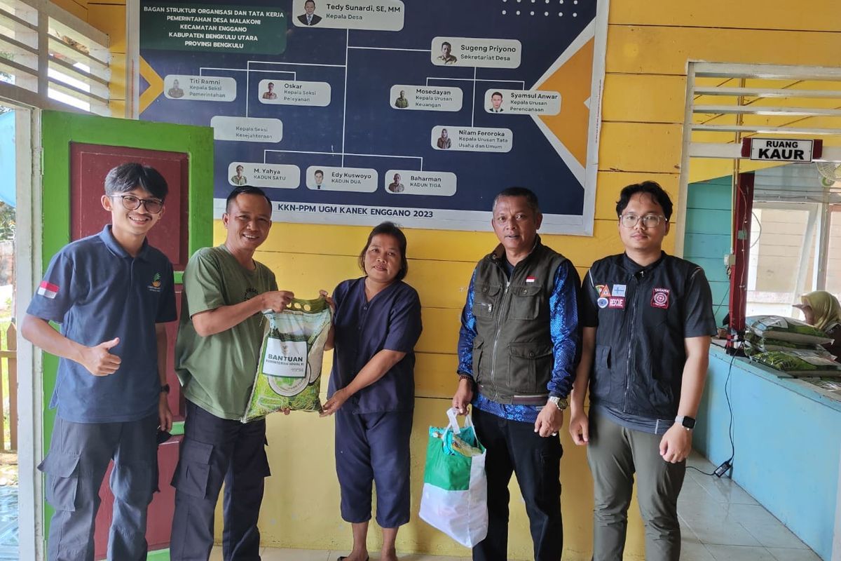 Kementerian Sosial (Kemensos) mengirimkan stok logistik bencana ke Pulau Enggano.