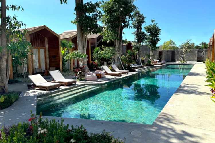 Salah satu fasilitas di Batatu Resort, kolam renang pribadi untuk para tamu.