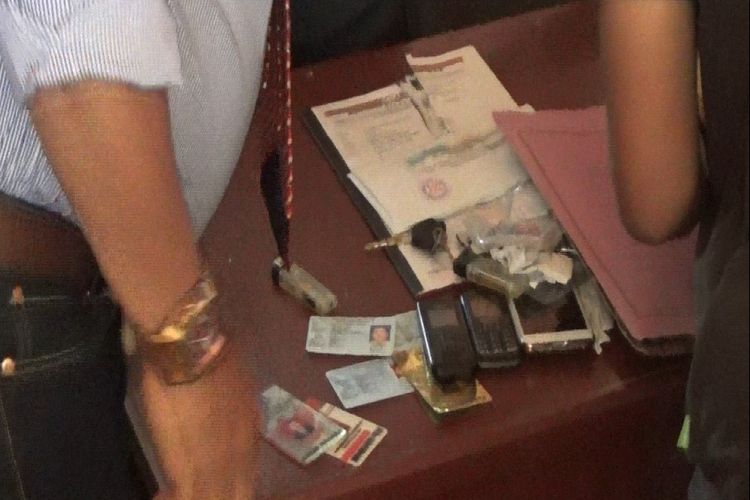 Barang bukti berupa Senjata Tajam, dokumen organisasi dan ID Card yang disita Polisi