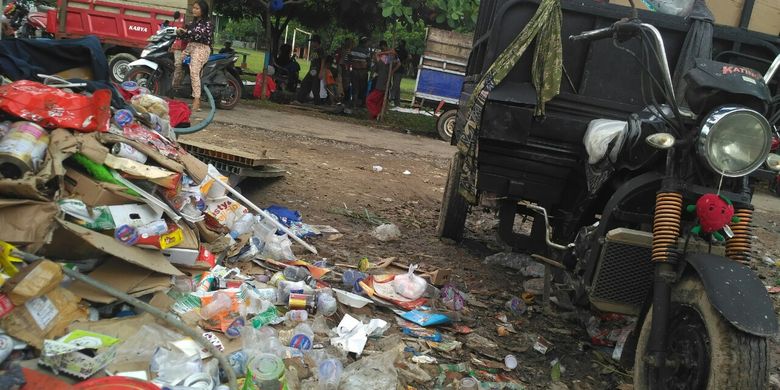  Sampah  Masker  Meningkat Petugas  Sampah  dan Pemulung Butuh APD