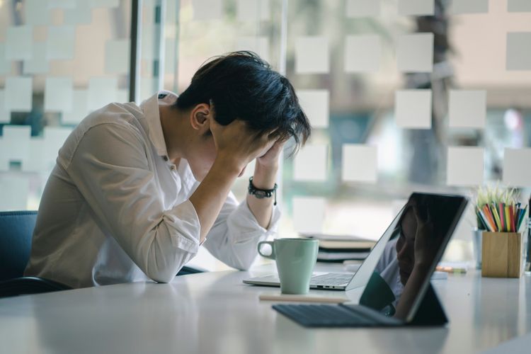 Ilustrasi stres dan cemas dalam pekerjaan