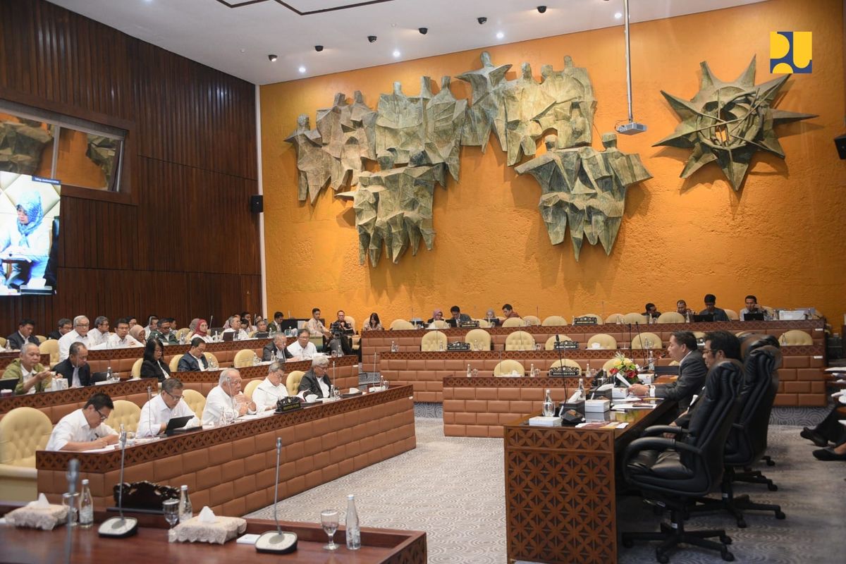 Rapat kerja Komisi V DPR RI dengan Menteri PUPR, di Gedung DPR RI, Jakarta, Kamis (6/6/2024).