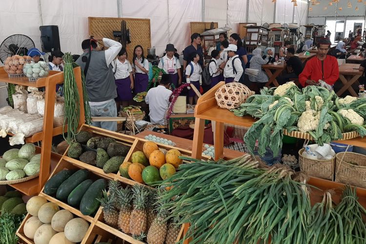 Beraneka jenis buah dan sayur yang menjadi hasil kekayaan alam Indonesia didatangkan pada Pekan Kebudayaan Nasional (PKN) di Kompleks Istora Gelora Bung Karno, Jakarta, dari tanggal 7 sampai 13 Oktober 2019.