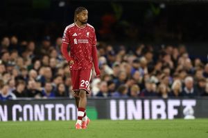 Penjelasan Pelatih Liverpool Atas Kondisi Bradley Barcola Usai Pincang Lawan Atletico