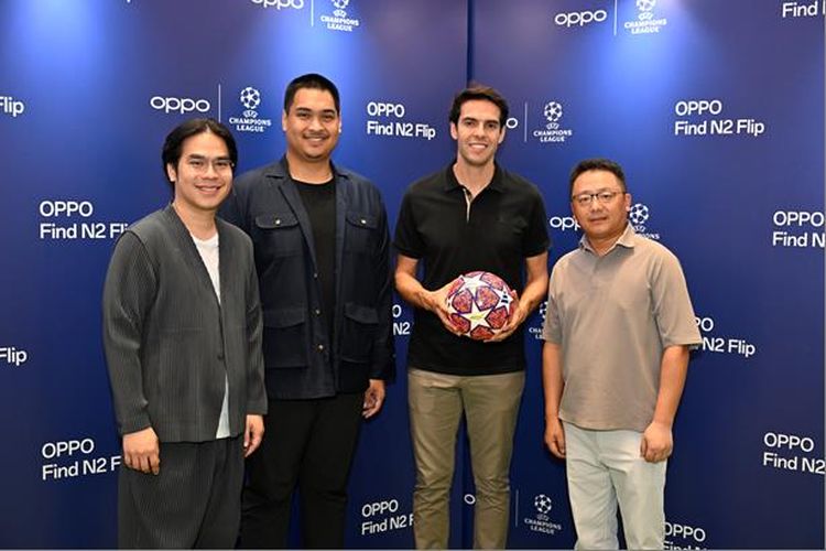 Legenda sepak bola dunia asal Brasil, Ricardo Izecson Dos Santos Leite atau Kaka saat bertemu dengan Menteri Pemuda dan Olahraga (Menpora) Dito Ariotedjo. 