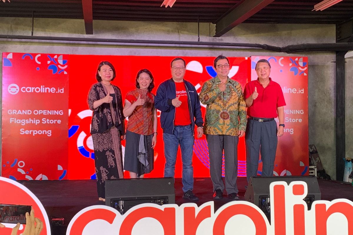 Caroline resmikan Flagship Showroom mobil bekas di Serpong.