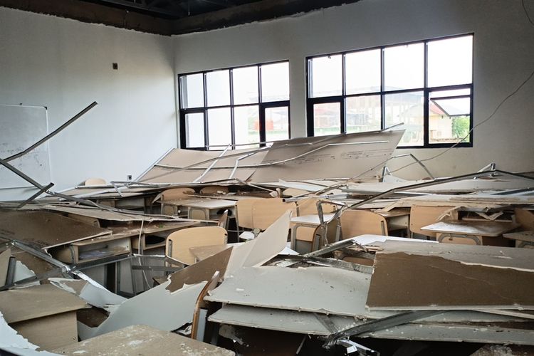Baru 6 Bulan Digunakan, Plafon SMKN 1 Soreang Ambruk, 5 Siswa Terluka