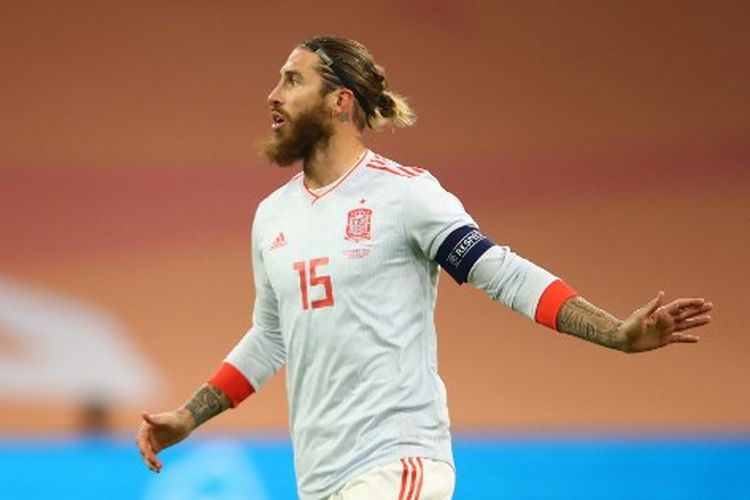 Sergio Ramos saat tampil pada laga uji coba internasional yang mempertemukan Belanda vs Spanyol du Johan Cruijff ArenA, Kamis (12/11/2020) dini hari WIB. Sergio Ramos tak masuk skuad timnas Spanyol untuk Piala Dunia 2022.