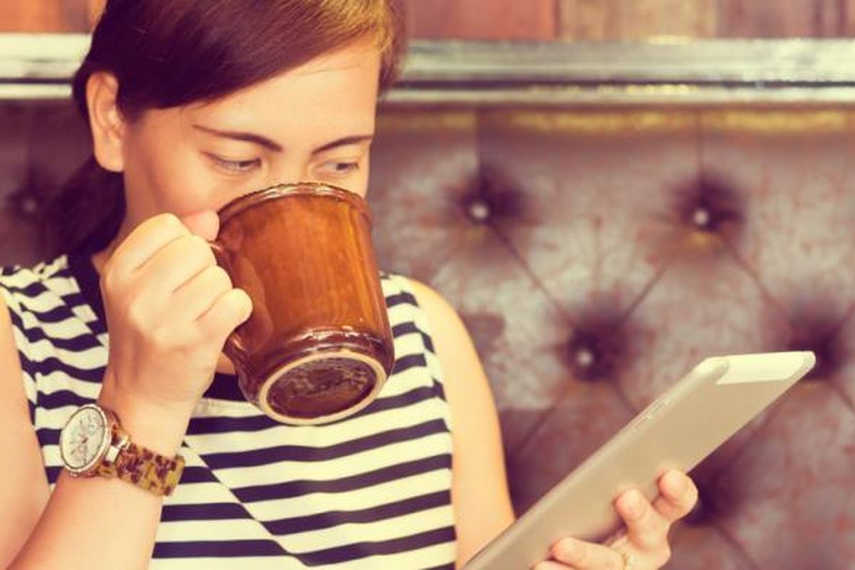 Generasi milennial merupakan “penggila” teknologi. Mereka terbiasa hidup praktis sehingga tak bisa jauh dari gawai dan sambungan internet.