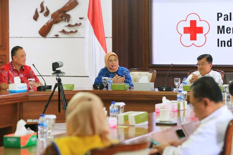 Menteri Ketenagakerjaan Ida Fauziyah dan Ketua Umum PMI Jusuf Kalla.