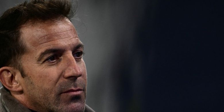 Mantan pemain sepak bola Italia Alessandro Del Piero sebelum menyaksikan pertandingan sepak bola Liga Champions antara Juventus vs Benfica di Stadion Allianz di Turin, Italia, pada 29 Januari 2025. (Photo by Marco BERTORELLO / AFP)