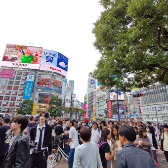 Suasana di salah satu destinasi wisata populer Shibuya di Tokyo, Jepang, Minggu (5/11/2023).