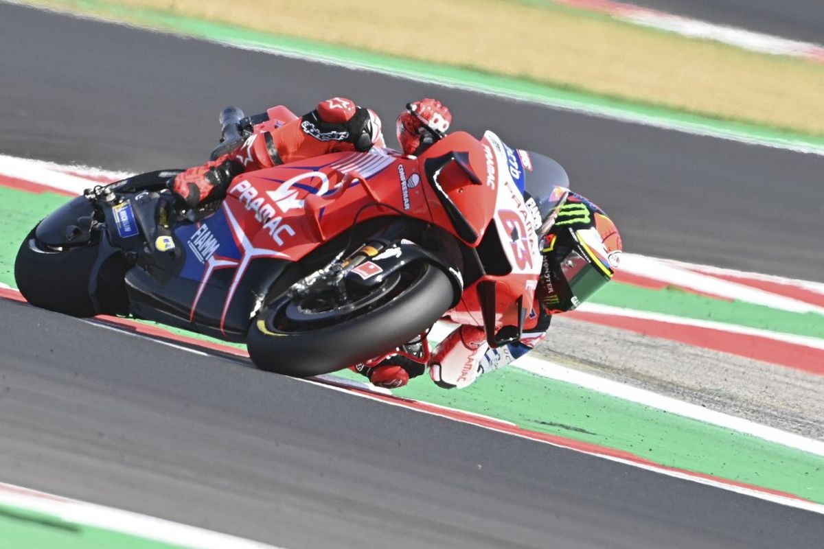 Francesco Bagnaia saat berlaga di MotoGP Emilia Romagna. (Photo by ANDREAS SOLARO / AFP)