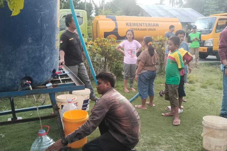 Sumber Air Tertutup Akibat Gempa, Warga di Sigi Sulteng Mulai Mendapat Pasokan Air Bersih
