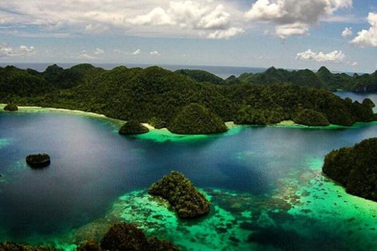 Kepulauan Wayag di Raja Ampat, Papua.