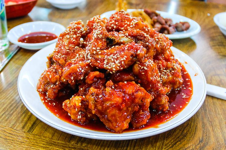 Ilustrasi kuliner Korea : ayam goreng khas Korea (huraideu-chikin).