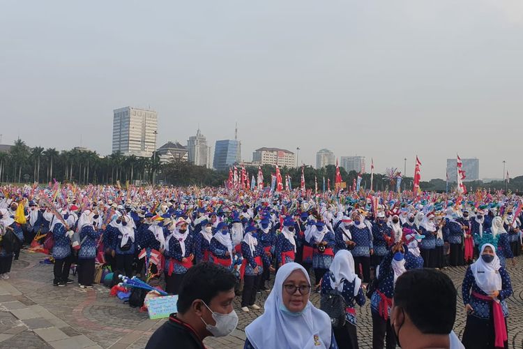 Peringatan HUT ke-17 Himpunan Pendidikan dan Tenaga Kependidikan Pendidikan Anak Usia Dini (Himpaudi) di Lapangan Monas, Jakarta (31/8/2022).